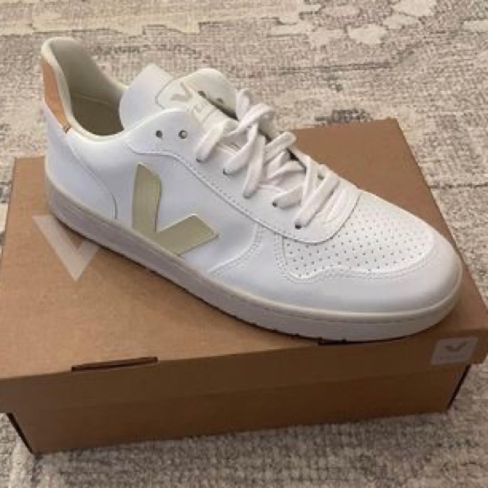 Veja V-10 Sneakers in Colorblock Size 41 ( US 10 ) COLOR: WHITE SUN PEACH